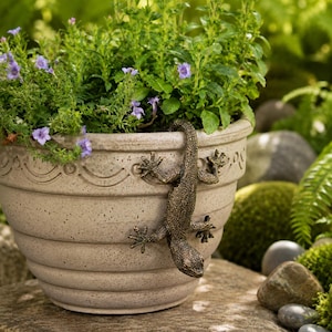 Gecko Planter Hanger Resin Lizard Figurine Hanging Gecko Garden Decor Plant Pot Ornament Patio Decoration