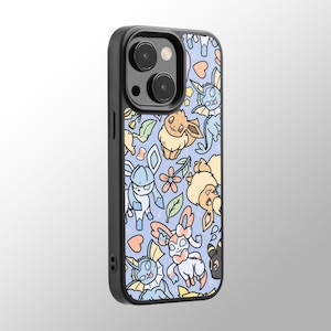 Peut inclure: Une coque de smartphone noire avec un fond bleu clair orné d'un motif répétitif de diverses créatures de dessin animé, de petits cœurs orange et de fleurs simples. Le design comprend plusieurs personnages stylisés dans des tons marron, bleu et blanc, disposés en une impression graphique dense et colorée sur le dos de la protection.