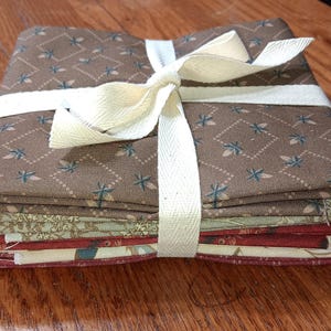 Quilt Fabric - Half-Yard Bundle (5) - Windham Fabrics&#39; Garden Tale by Jeanne Horton