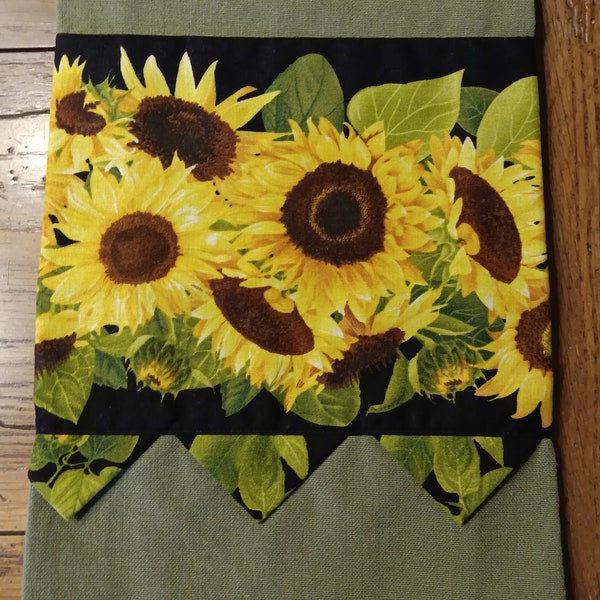 Sunflowers and Prairie Points Tea Towel Dunroven House Sage Green Cotton " by 28" FREE SHIPPING