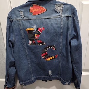 Women's Distressed Denim Jean Jacket - Embellished Kansas City Chief's - Size Large bild 1