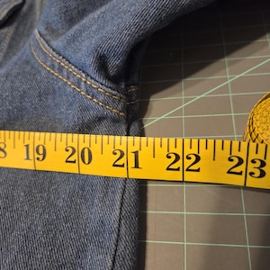 Women's Distressed Denim Jean Jacket - Embellished Kansas City Chief's - Size Large bild 8