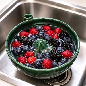 Handmade Stoneware Berry Washing Bowl With Citrus Juicer, Multi Use Farmhouse Ceramic Strainer Bowl, Cottagecore Kitchen Pottery Gadget Gift