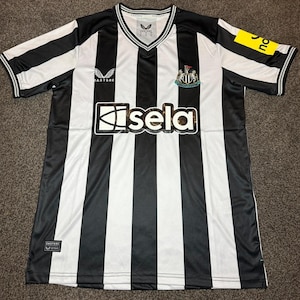Newcastle United F.C. 2023/24 Home Football Shirt (Size S) image 1