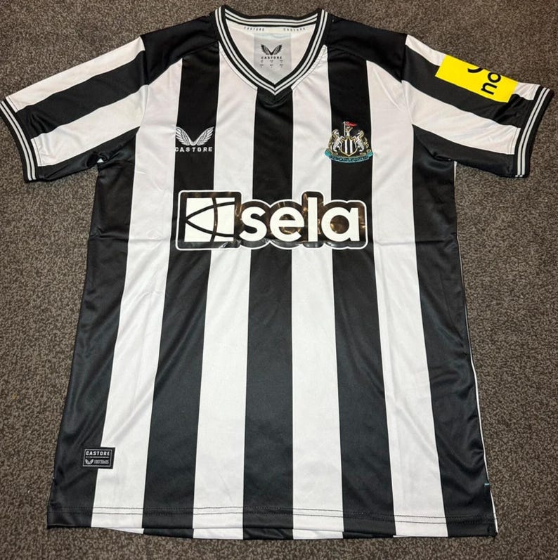 Newcastle United F.C. 2023/24 Home Football Shirt (Size S) image 1