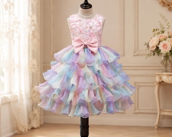Pastellfarbenes Regenbogen-Blumenmädchenkleid, gestuftes Rüschenkleid im Prinzessinnenstil mit 3D-Blumenoberteil und rosa Schleife, Mädchen-Geburtstagskleid