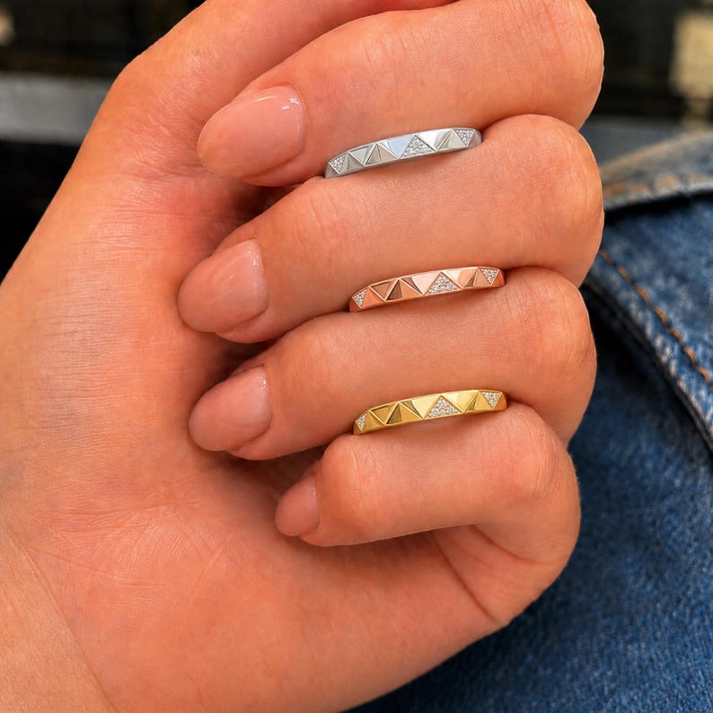 Metal options: white, rose and yellow gold