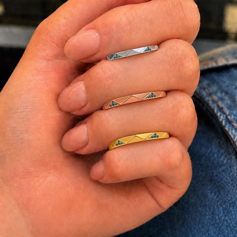 Metal options: white, rose and yellow gold