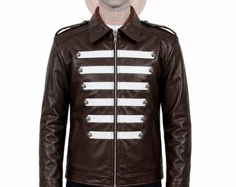 Handgefertigte Herren Parade Bandjacke aus braunem Leder im Rock-Konzert-Biker-Stil