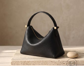 Borsa in pelle pieno fiore realizzata a mano, borsa a tracolla minimalista da donna, borsa hobo con superficie morbida e granulosa, borsa a tracolla, un regalo di lusso discreto per lei.