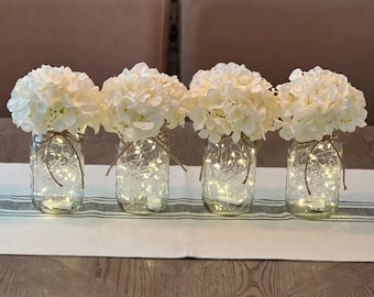 Centro de mesa de hortensias en tarro de cristal con luces de hadas, decoración para bodas y despedidas de soltera.