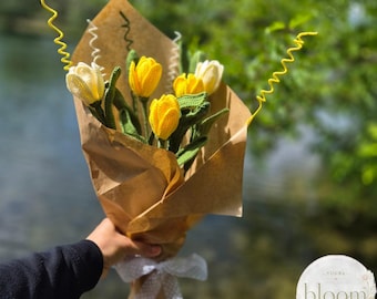 Handgehäkelter Tulpenstrauß – 7 Tulpen in Gelb & Weiß – Ewige Blumen – Nachhaltiges Geschenk – Deko  und Geschenkidee