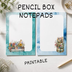 Op de afbeelding: Twee rechthoekige notitieblokken met witte centra en aquarelranden. Het linkerblok heeft een groenblauwe rand met een houten kist vol bloemen en potloden. Het rechterblok heeft een blauwe rand met een gelaagde houder vol bloemen en potloden.