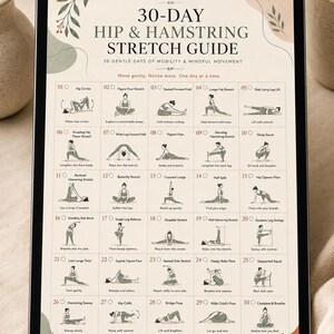 Può includere: Un tablet digitale che mostra una guida allo stretching per fianchi e muscoli posteriori della coscia di 30 giorni. Lo schermo presenta una griglia di trenta pose yoga numerate con etichette e istruzioni, intitolata Everyday Movement Collection.