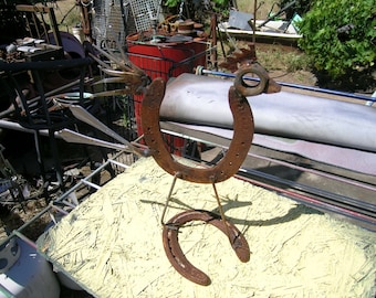 horse shoe chicken metal yard art approx. 12" tall 10" wide