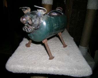 mini propane pig for jewelery, planter, wallet smokes candy ????? can be made into a cat, or dog also.