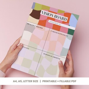 Puede incluir: Una plantilla de tablero de visión impresa en papel con un patrón de tablero de ajedrez ondulado en tonos rosa, naranja, verde y azul. El documento incluye secciones etiquetadas como Vision Board, Vision Check-In, Health & Wellness, Career & Finances, Lifestyle y Personal Growth.