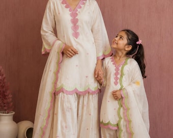 Ensemble assorti mère-fille, ensemble salwar kameez Farshi mère et fille, vêtement ethnique brodé en coton Chanderi, tenue festive indienne pour la famille