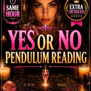 Könnte beinhalten: Eine Pendel-Lesegrafik mit einem facettierten Kristallpendel, das über einem kreisförmigen Brett mit der Aufschrift Yes und No hängt. Der Text lautet Yes or No Pendulum Reading, Same Hour, Extra Detailed und Evelyn Oracle. Kerzen und Kristalle.