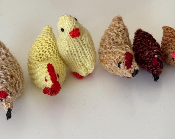 Chicken - Knitted chick or hen - Knitted animals - Seasonal table decor - Waldorf animals - Cute knitted chick - Spring decor - Natural home