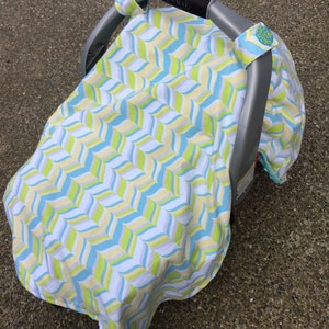 Conjunto de cubierta y manta para asiento de coche para bebé: Chevrons en color espuma de mar, verde, blanco y amarillo, personalización disponible