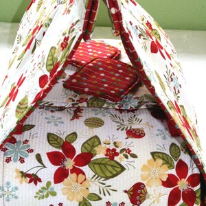 Insulated Casserole Carrier Flowers on Green , Personalization Available image 3