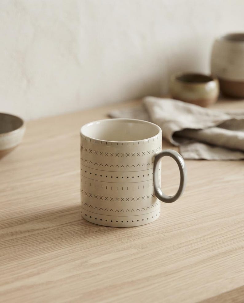 Taza de cerámica Neutral Mudcloth de 325 ml / Neutral Mudcloth de Calm & Oak imagen 5
