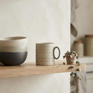 Taza de cerámica Neutral Mudcloth de 325 ml / Neutral Mudcloth de Calm & Oak imagen 3