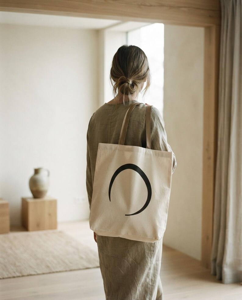 Sumi-e Ensō Canvas Tote Bag | Ensō by Calm & Oak imagen 2