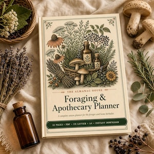 Puede incluir: Un libro de tapa dura titulado The Almanac House Foraging & Apothecary Planner con una cubierta color crema que presenta una ilustración botánica de hierbas, setas y frascos en una cesta, con texto que indica 12 páginas, PDF, US Letter y A4.