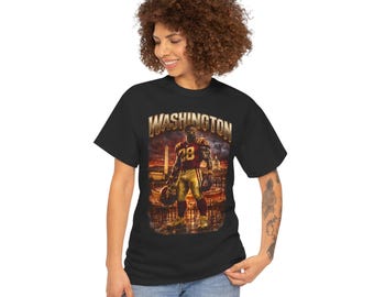 Washington Kommandanten Football Player Tee | Vintage Skyline, Helm, Nummer 28