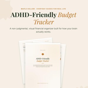 Könnte beinhalten: Ein digitales ADHD-Friendly Budget Tracker Dokument mit cremefarbenem Hintergrund und braunem Text. Der Titel lautet ADHD-Friendly Budget Tracker, mit einem Untertitel, der es als visuellen Finanzorganisator beschreibt. Enthält 15 Seiten.