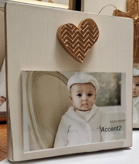 Handmade Distressed Wood Photo Frame: Oyster White with Gold Heart (4x6)