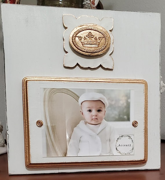 Handmade Distressed Wood Picture Frame: Oyster White, Gold Leaf Oval Crown Intaglio on Shaped Tile with Gold Edges 5x7 Photo