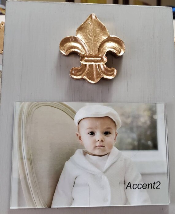 Handmade Distressed Gray Wood Frame: Gold Fleur de Lis, 4x6 Photo