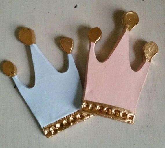 Handmade Distressed Wood 4x6 Photo Frame with Gold Clay Crown