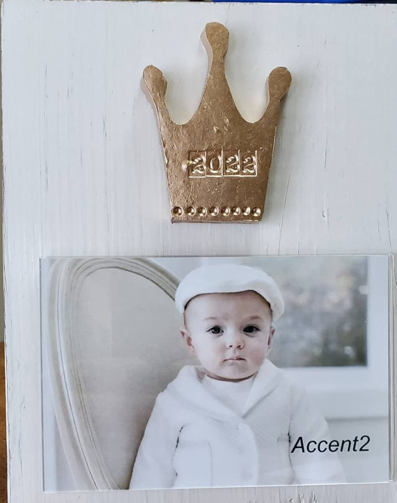 Distressed Wood 4x6 Photo Frame: Off White with Gold Crown