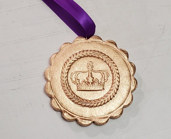 Gold Leaf Scalloped Crown Ornament: Handmade Mardi Gras Favor