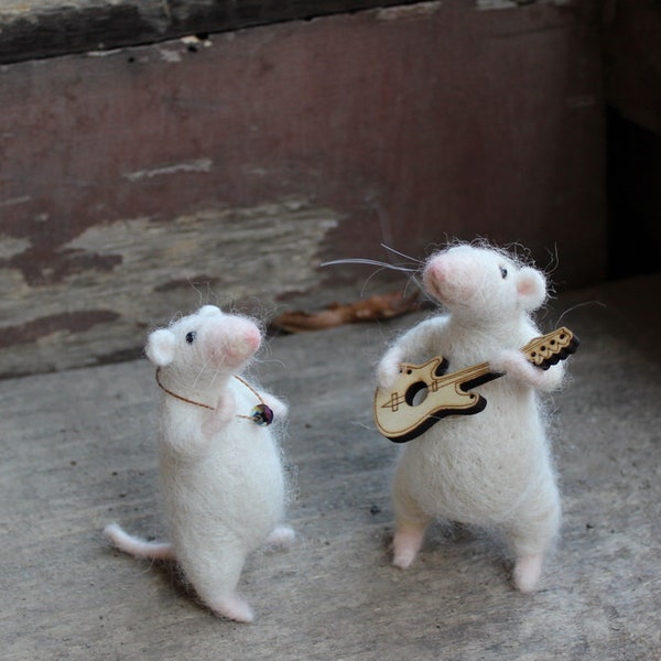 Needle felted - Romantic mice