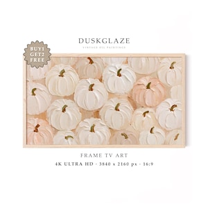 Può includere: Un dipinto a olio digitale di numerose zucche bianche e rosa pallido con steli verdi, in una cornice di legno chiaro. Il testo DUSKGLAZE VINTAGE OIL PAINTINGS, BUY 1 GET 2 FREE, e FRAME TV ART 4K ULTRA HD 3840 x 2160 px 16:9 è visibile.