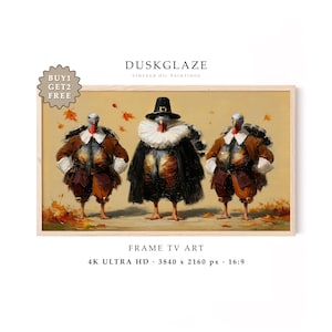 Op de afbeelding: Een digitale olieverfschilderij-print getiteld DUSKGLAZE VINTAGE OIL PAINTINGS met drie kalkoenen in historische kleding. De middelste kalkoen draagt een zwarte hoed en een witte kraag. De twee kalkoenen ernaast dragen bruine jasjes en witte kragen.