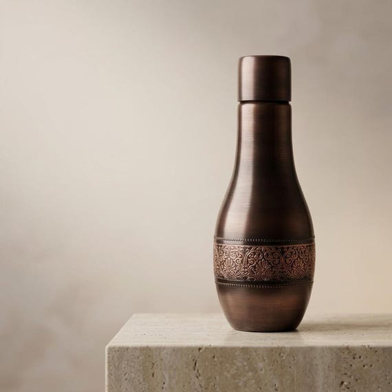 Pure Copper Bottle - Handcrafted Hammered Design with Leak-Resistant Lid