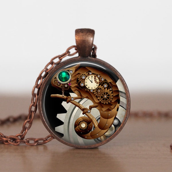 Steampunk Chameleon Gear Necklace, Chameleon Jewelry, Chameleon Pendant, Chameleon Charm, Steampunk charm,