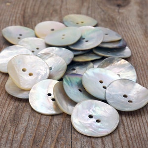 Set of 6 shell buttons, genuine mother-of-pearl akoya, choose size, for sewing, knitting, crochet, crafting, scrapbooks, jewelry