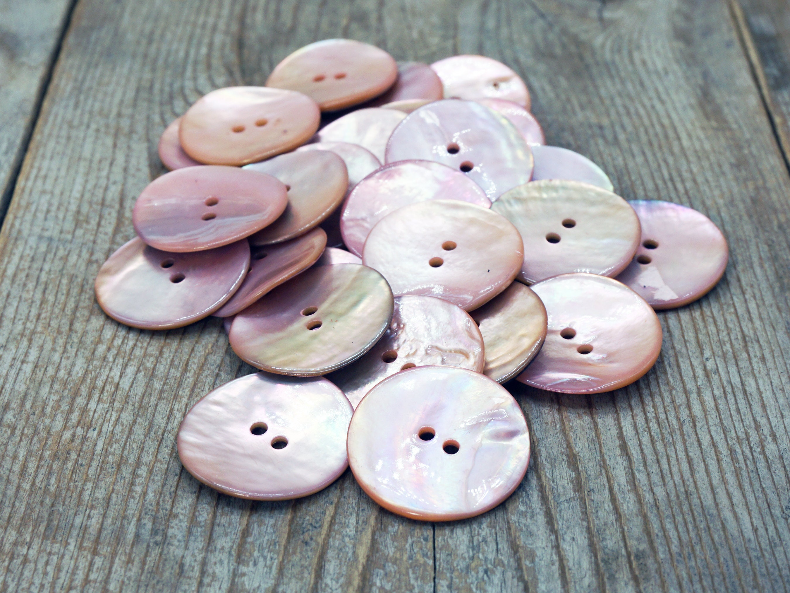 10  Antique Vintage Mother Pearl Shell Sewing Buttons P12 