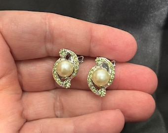Vintage Pearl Peridot Clip Earrings - Gold Tone Filigree, Ornate Setting 60s 70s