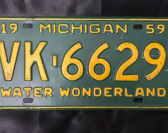 1959 Michigan License Plate VK 6629 Livingston County Water Wonderland Vintage Green Yellow