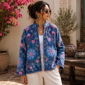 Giacca Sujani da donna realizzata a mano | Giacca reversibile in cotone trapuntato | Cappotto boho ricamato Kantha | Giacca patchwork artigianale indiana