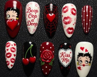 Betty Boop künstliche Fingernägel im Retro-Cartoon-Stil: Rote Rose, 3D-Kirschen, Spinnennetz-Kussabdrücke, Polka Dots – das perfekte Halloween-Geschenk