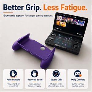 Op de afbeelding: Een paarse ergonomische grip-case voor een draagbare spelcomputer, weergegeven naast het zwarte apparaat. Tekst: Better Grip. Less Fatigue. Ergonomic support for longer gaming sessions. Palm Support, Reduced Strain, Secure Grip, Daily Comfort.